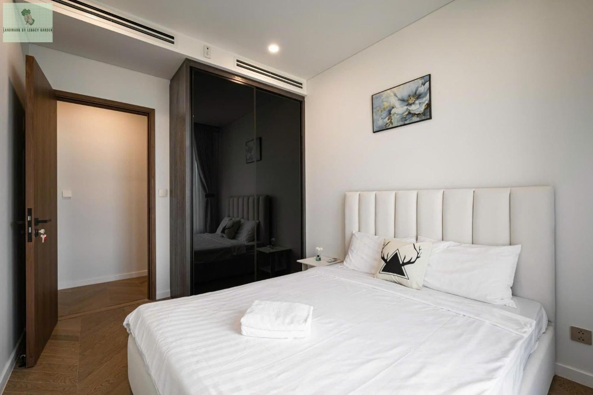 Landmark 81 Legacy Garden Apartment *